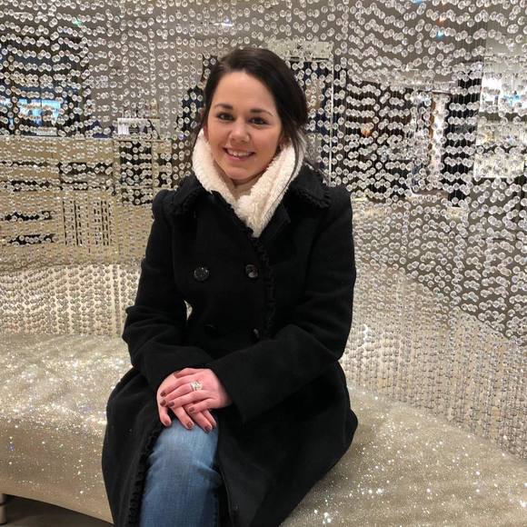 Meet your Posher, Nichole - Picture 2 of 6